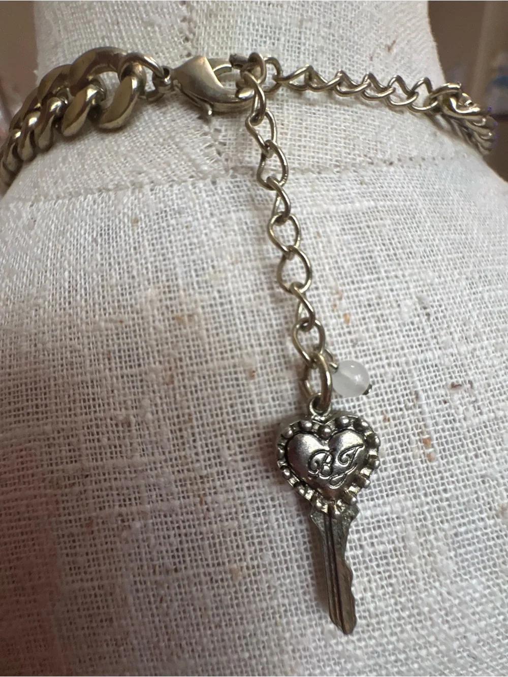 Betsey Johnson Pink Rhinestone Rose Statement Necklace Brass Tone Floral - Picture 6 of 10